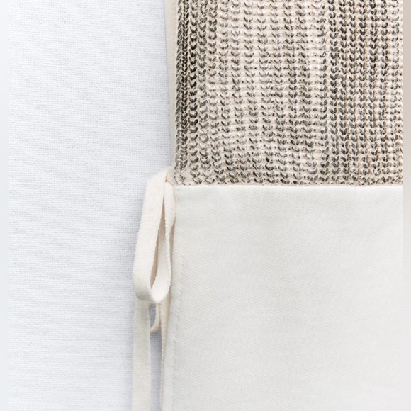 Zara Stylish White and Gold Sleeveless Blouse - Picture 6 of 15